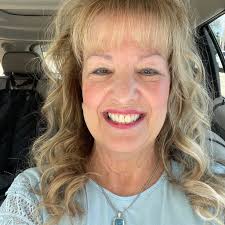 Lisa Kudrow said in the Smartless podcast that she was never a fan of drama  school. She said that during her initial years, she never wanted to take  drama lessons, as the