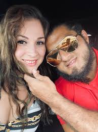 saludos a todos de parte de la Reyna...