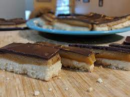 Plain shortbread, a combination of the most basic ingredients in the baker's pantry, is an understated sweet, but millionaire's shortbread is a spectacle it's a flashy cookie, topped with swoops of chocolate and chewy caramel made from condensed milk millionaire's shortbread. Millionaire S Shortbread A La America S Test Kitchen This Is Why I Love Baking Your Shortbread Can Be Too Crumbly The Caramel Too Goozy And The Chocolate Too Thin But It S Still Tasty