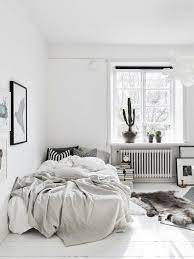 Here are tiny room decor ideas that will help you learn how to maximize space in a small bedroom. 58 Comfy Minimalist Bedroom Decor Ideas Small Rooms Small Bedroom Designs Small Bedroom Decor Small Bedroom