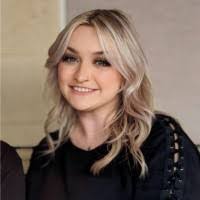 Carly Beck's Instagram, Twitter & Facebook