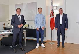 Der konservative tiroler, der sich mit bayern anlegt. Governor Platter Treading New Paths To Strengthen Community Partnerships Within The Euregio Mci Innsbruck