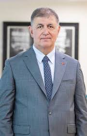 Ahmet Hakan: "İzmir Belediye Başkanı Cemil Tugay'ın AK Parti'ye ge&ccedil;eceğine  hi&ccedil; ihtimal vermiyordum. Ancak son g&uuml;nlerde... B&ouml;yle bir ihtimalin olduğuna  dair sayısız dedikodu işitmeye başladım. Bunun &uuml;zerine bir de... AK Parti  Genel