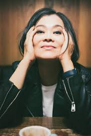 Elizabeth Moy's Instagram, Twitter & Facebook