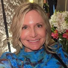 Kristen Hollis's Instagram, Twitter & Facebook