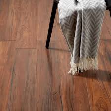 Colours Bannerton Natural Oak Effect Laminate Flooring Sample Laminate Flooring Goodhome Laminate Flooring Diy