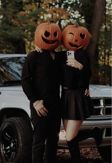 Couple Pumpkin Head Photoshoot Ideas for October