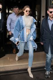 Gigi hadid's easygoing style lends itself perfectly to athleisure outfits. Get Gigi Hadid S Turtleneck Look With 28 And A Pair Of Scissors Self
