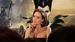 With peter cushing, patrick wymark, jill bennett, nigel green. Malefique 2 Tout Ce Que L On Sait De La Suite Tant Attendue