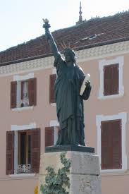 En ce temps là, on savait construire, y a pas à dire. Fichier Statue De La Liberte De Roybon Jpg Wikipedia