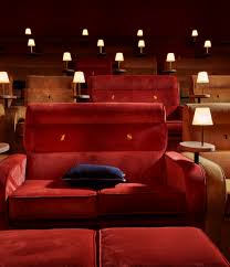 Het is een van de 30 bioscopen in nederland van pathé. Save It For A Rainy Day Deel 2 Tuschinski 2 0 Bar Abraham Amsterdam Barts Boekje