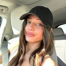 Bella Dennis (@belladenniss) • Instagram photos and videos