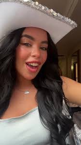 Callie Woods's Instagram, Twitter & Facebook