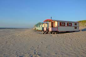 Sonnenanbeter finden auf der größten der westfriesischen inseln texel ihr traumziel für einen strandurlaub in holland in einem ferienhaus, denn hier gibt es die meisten sonnenstunden der niederlande und 30 kilometer feinen weißen sandstrand. Ferienhaus In Holland Direkt Am Meer 5 Favoriten Vom Spezialisten