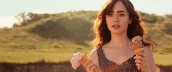 Emily In Paris Netflix Schnappt Sich Serie Mit Lily Collins