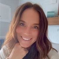 Carolyn Suess's Instagram, Twitter & Facebook