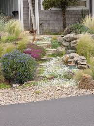 West Coastal Garden Hamptonsdecorcolourschemes Seaside Garden Coastal Gardens Sloped Garden