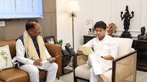 छत्तीसगढ़ ने दूरदराज के इलाकों में कनेक्टिविटी बढ़ाने के लिए 2,305 मोबाइल टावरों की मंजूरी मांगी है।