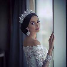 Soft waves are the perfect bridal hairstyle for a bride with style and attitude! Bridal Hairstyles With Tiaras