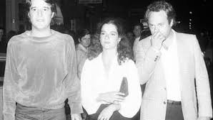 Carlo verdone è senza ombra di dubbio uno degli attori e registi più conosciuti e amati del panorama cinematografico italiano. Roma Carlo Verdone Nella Foto Di 40 Anni Fa Quanta Nostalgia Per Quei Volti Senza Mascherina La Repubblica