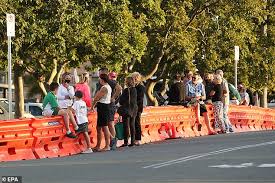 A border bubble between new south wales and queensland has been reinstated, which will permit students and essential workers from regional . Coronavirus Australia Queensland To Initiate Border Bubble With Nsw For Those Caught Between States Daily Mail Online