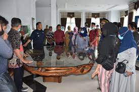 Sesuatu yang mutlak menjadi milik kita dan penggunaannya tergantung kepada kita sendiri. Pesan Bupati Madina Kepada Pnnb Perlunya Persamaan Hak Dan Kewajiban Oke Medan