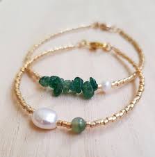 Green Jade Crystal Bracelet Gemstone Chip Beaded Bracelet Etsy In 2020 Beaded Bracelets Gemstone Chip Beads Crystal Beads Bracelet