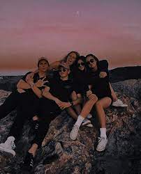 Pin By Aisha 3 On Friendship Friend Group Pictures Boy Best Friend Pictures Boy And Girl Friendship