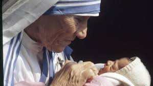 Por más de 45 años, atendió a pobres, enfermos, huérfanos y moribundos, al mismo tiempo que guiaba la. Las Frases Celebres De La Madre Teresa De Calcuta