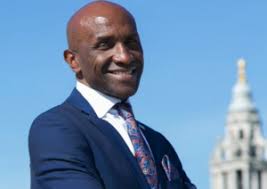 This Ghanaian Islamic leader in the UK was the first to open up a mosque  for vaccinations