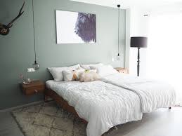 In addition to always being calm, this muted shade is brilliantly versatile, toning well with many different colours and giving either a warm or cool feel, depending on the. Schlafzimmer Mit Grunen Wanden Das Sanfte Minzgrun Hat Caro Von Sodapop Eine Schlaf Zimmer Dekor Bedroom Green Sage Green Walls Bedroom Colors