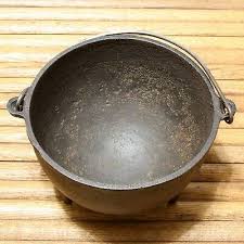 Vintage Cast Iron Footed Cauldron Pot With Bail Wire Handle Marked Wk 64 6 Old