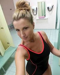 Simona krainová (47) se může pyšnit o pět let starší sestrou yvonou (52). Sestra Simony Krainove Je Pro Zeny Velkou Inspiraci V 50 Tce Dosahla Postavy Snu A Ma Zaslouzeny Obdiv Feminity Cz