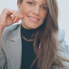 Karen Rocha's Instagram, Twitter & Facebook