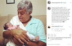Hoje estaremos falando com bruna ramos, da fonte autora da biografia diamante latino de sidney magal , falando sobre essa trajetória incrível deste grande cantor. Sidney Magal Compartilha Clique Com A Primeira Neta Madalena Sopro De Amor