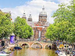 În acvariu, puteți afla despre sistemele de recifuri de corali și puteți să aruncați o privire pe canalul de la amsterdam. 12 Dintre Cele Mai Bune Locuri De Vizitat In Europa Europa