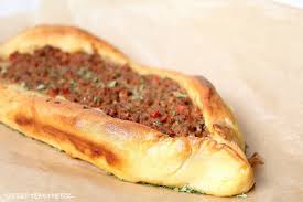 Pide Turkische Teigschiffchen Mit Hackfleisch Gefullt Rezepte Teigtaschen Mit Hackfleisch Piroggen Rezept