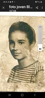 Muy buenas tardes, me pueden arreglar por favor la foto, que es la unica  que tengo de mi grado, 😁