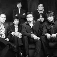 Perkembangan bens radio tidak lepas dari ide dan peran biem benyamin yang memimpin sepeninggal benyamin. Benyamin S Photos 1 Of 7 Last Fm