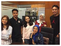 Mohd syafiq shamim bin abdul razak (24 jun 1992) atau lebih dikenali sebagai syafiq kyle. Sinopsis Drama Dekatkan Jarak Kita Lakonan Syafiq Kyle Dan Ayda Jebat Oh Hiburan