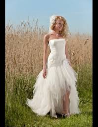 Créations personnalisées sur mesure de robes de mariées, robes de soirées, tenues de suite de mariage, robes de cocktails, ensembles et tailleurs. 15 Rafale Pointmariage Robe De Mariee On Ose L Asymetrie Elle