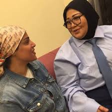 وكانت انتصار الشراح قد عانت خلال الأشهر القليلة الماضية من عارض صحي استدعى نقلها إلى أحد مستشفيات العاصمة البريطانية لندن لاستكمال علاجها ولكن تدهورت حالتها الصحية بشكل كبير خلال الساعات الماضية قبل أن تسلم الروح إلى بارئها. Ø²ÙˆØ¬ Ø§Ù†ØªØµØ§Ø± Ø§Ù„Ø´Ø±Ø§Ø­ ÙŠØ´Ø±Ø­ ØªØ·ÙˆØ±Ø§Øª ÙˆØ¶Ø¹Ù‡Ø§ Ø§Ù„ØµØ­ÙŠ ØªØ®Ø·Øª Ù…Ø±Ø­Ù„Ø© Ø§Ù„Ø®Ø·Ø± ÙˆØªØ­ØªØ§Ø¬ Ø¥Ø¹Ø§Ø¯Ø© ØªØ£Ù‡ÙŠÙ„ Ù…Ø¬Ù„Ø© Ù‡ÙŠ