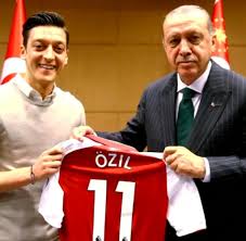 Ilkay gündoğan ile ilgili tüm haberleri ve son dakika ilkay gündoğan haber ve gelişmelerini bu sayfamızdan takip edebilirsiniz. Wm 2018 Neue Fakten Zu Ilkay Gundogan In Erdogan Affare Welt