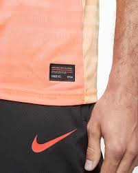 Wijnliefhebbers kunnen hier hun hart ophalen in de duitse. Nike F C Uit Duitsland Voetbalshirt Nike Be