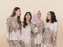 45 gamis remaja kekinian masa kini terbaru 2020 yang sedang trend. 7 Tren Baju Lebaran 2021 Model Tunik Hingga Bahan Silk