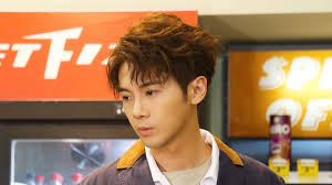 Quán cà phê của nam ca sĩ Hong Kong bị đập phá ngày khai trương