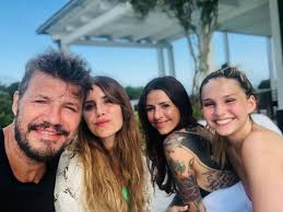 A fines de junio de este año fue noticia la separación de marcelo tinelli y guillermina valdes, luego de ocho años de amor. Tras Las Criticas Las Hijas De Tinelli Salieron A Defenderlo