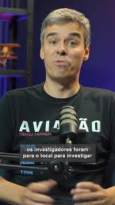 Caça militar cai e explode...