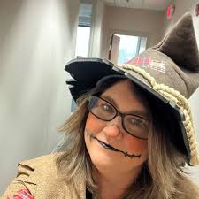 Diane Marinconz's Instagram, Twitter & Facebook