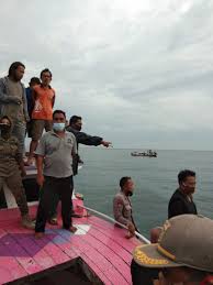 Ada 53 penumpang dan 12 orang kru di dalam pesawat tersebut. Mkdila7puw5obm